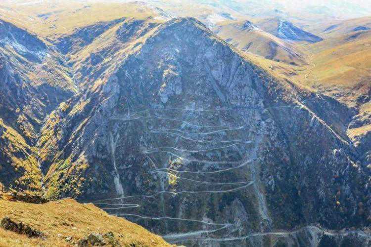 D915–世界上最危险的道路，很多人应该都没去过