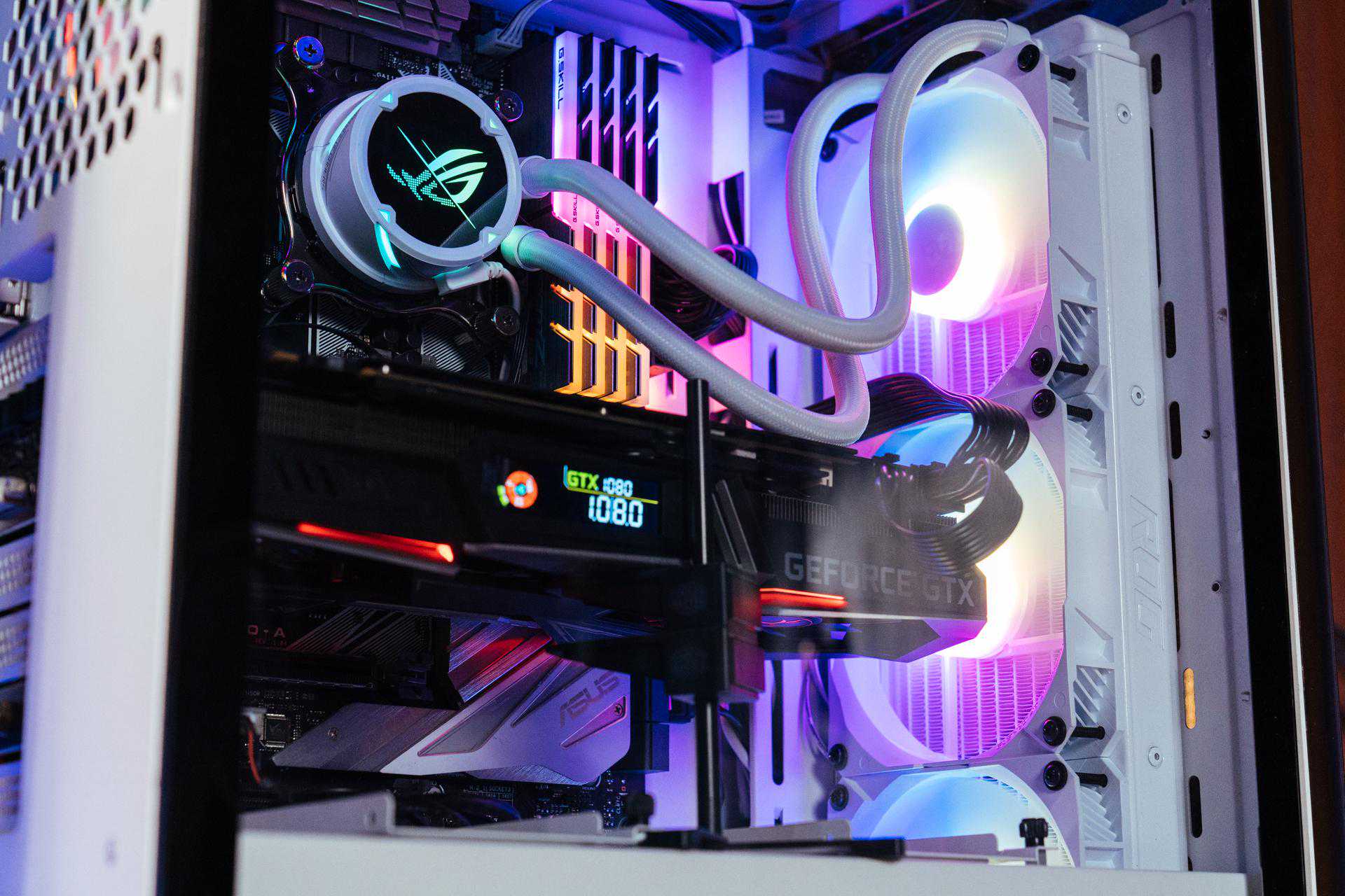 钢铁侠般的“制冷心脏”反应堆：华硕ROG STRIX LC吹雪360水冷散热