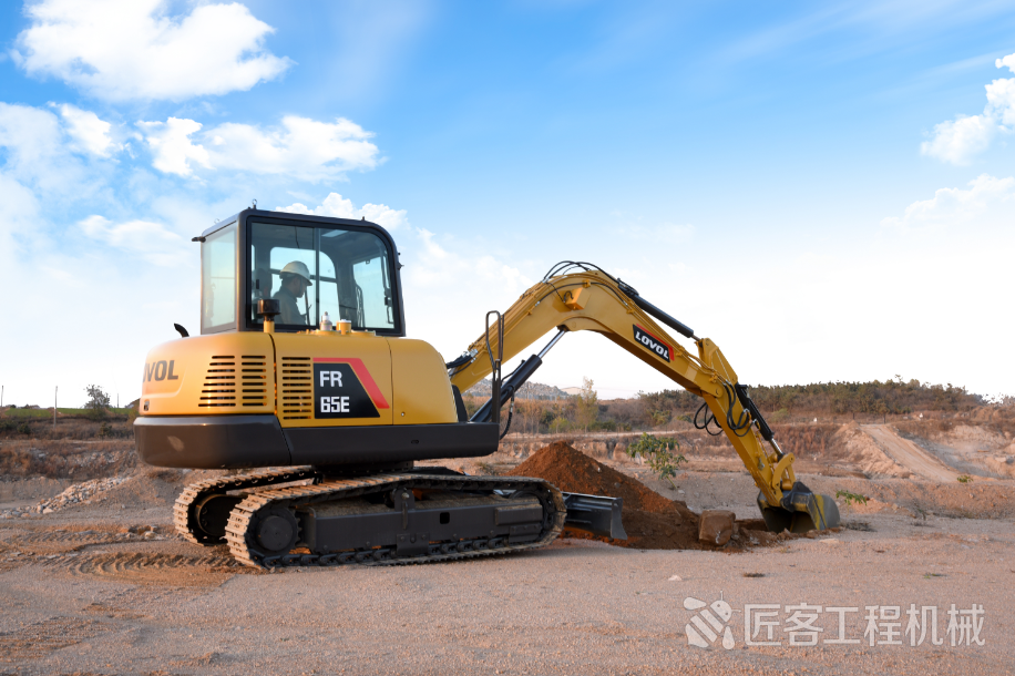 30台雷沃挖掘机参建菲律宾光纤基础设施项目