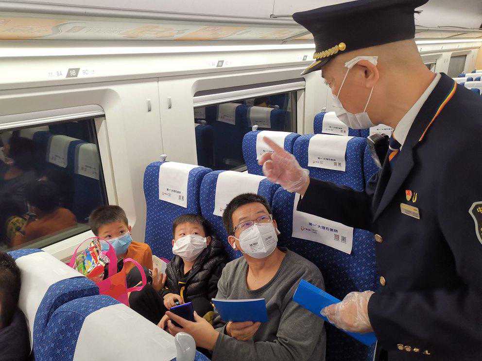 春运“暖”途！高铁列车这样为旅客保驾护航